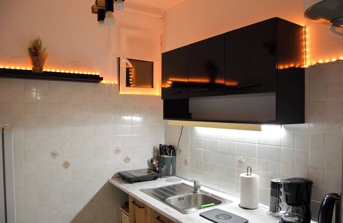 Dafni-Ymittos Apartamento | Cozy Home in Athens – Steps from Metro, Close to Acropolis, Ideal for Families!