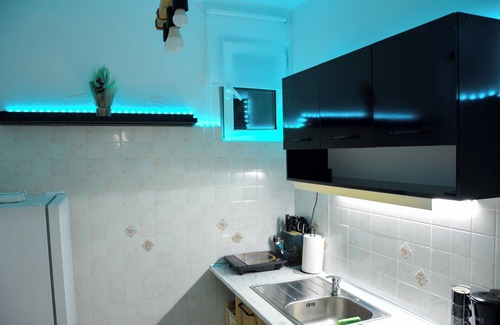 Dafni-Ymittos Apartamento | Cozy Home in Athens – Steps from Metro, Close to Acropolis, Ideal for Families!