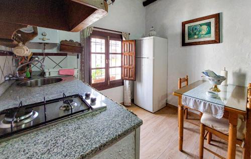 Benalauria Casa | Cozy Home In Benalaureia With Kitchen
