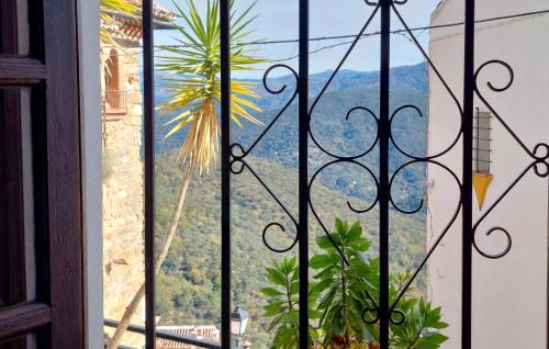 Benalauria Casa | Cozy Home In Benalaureia With Kitchen