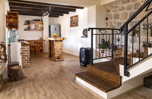Blaca Casa | Acogedora casa en Blaca con WiFi