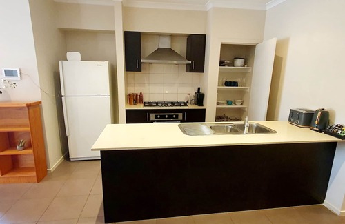 Tarneit Casa | Cozy Home in Central Location