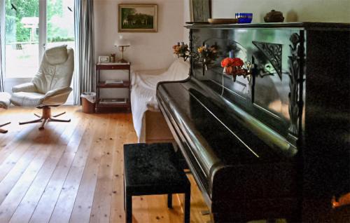 Dals Rostock Casa | Cozy Home In Dals-Rostock With Kitchen