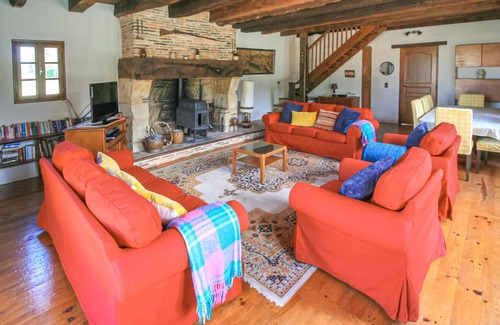 Eglise-Neuve-d'Issac Casa | Cozy Home In Eglise Neuve Dissac