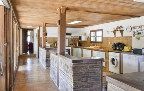 Eglise-Neuve-d'Issac Casa | Cozy Home In Eglise Neuve Dissac