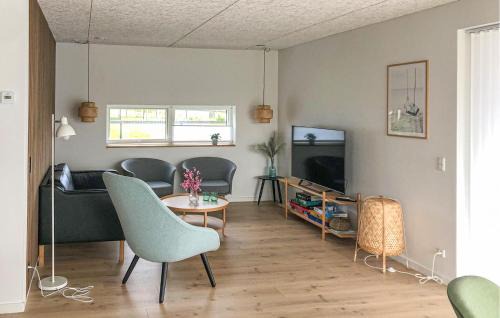 Havnsø Casa | Cozy Home In Føllenslev With Wifi