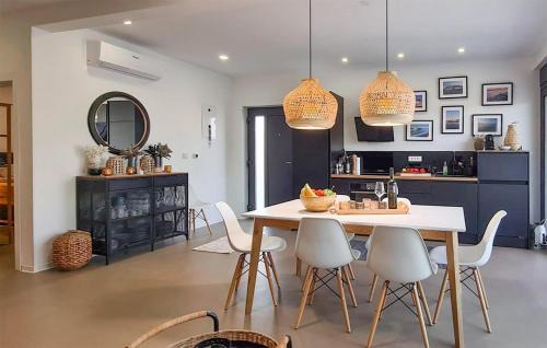 Fazana Casa | Cozy Home In Fazana With Kitchen