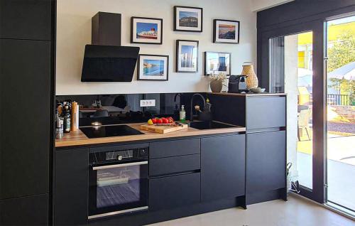 Fazana Casa | Cozy Home In Fazana With Kitchen