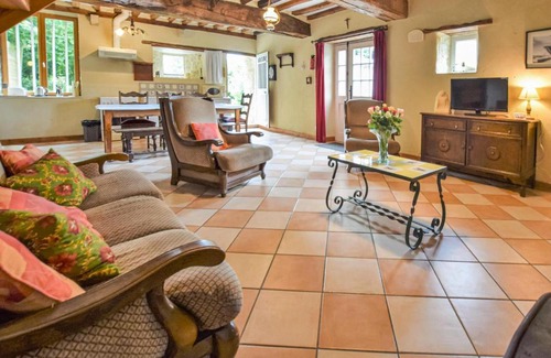 Saint-Germain-du-Pert Casa | Cozy Home In St, Germain Du Pert