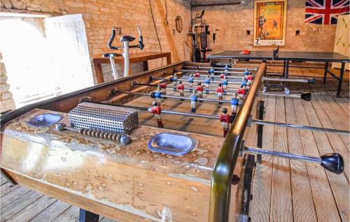 Saint-Germain-du-Pert Casa | Cozy Home In St, Germain Du Pert