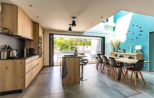 Saint-Jean-de-Monts Casa | Cozy Home In Stjean De Monts