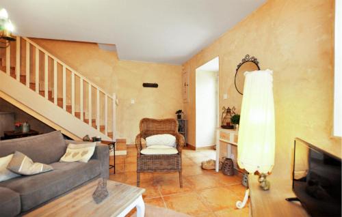 Saint-Jean-du-Bruel Casa | Cozy Home In Saint-Jean-Du-Bruel