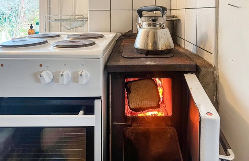 Hokerum Casa | Acogedora casa en Hökerum con cocina