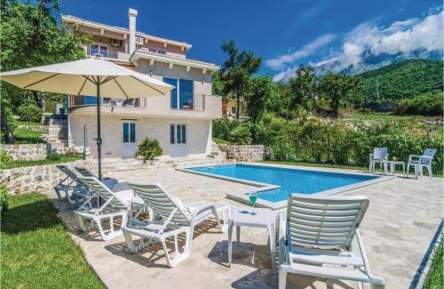 Mojdez Casa | Cozy Home In Igalo With Wifi