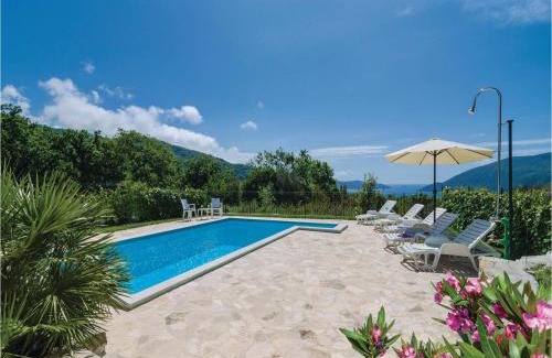 Mojdez Casa | Cozy Home In Igalo With Wifi
