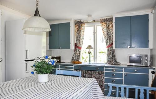 Kristinehamn Casa | Cozy Home In Kristinehamn With Wifi