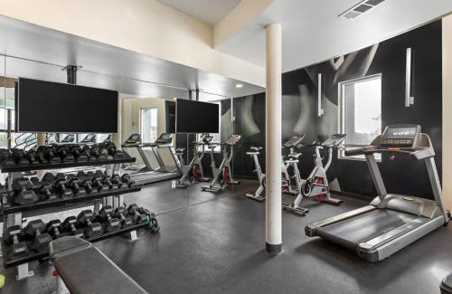 Mid-Wilshire Apartamento | Cozy Home in LA - Free Parking 10 Min to Cedars