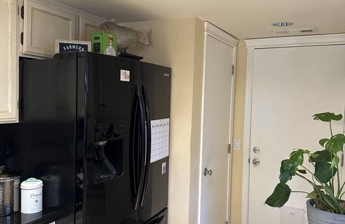 Redding Casa | Cozy home in nice neighborhood next to largest park in Redding ! Pet friendly.