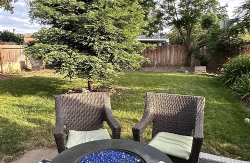 Redding Casa | Cozy home in nice neighborhood next to largest park in Redding ! Pet friendly.
