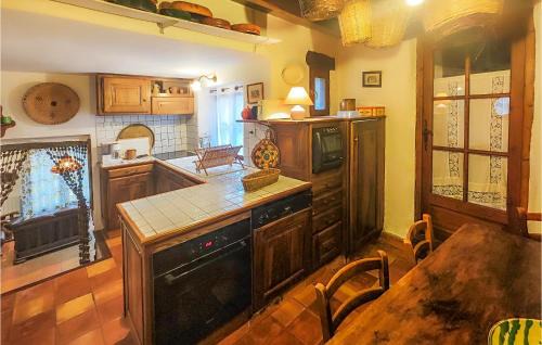 Olargues Casa | Cozy Home In Olargues With Kitchen