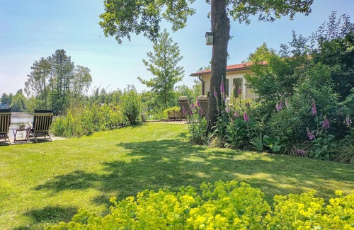 Oosterwolde Casa | Cozy home in Oosterwolde with house sea view