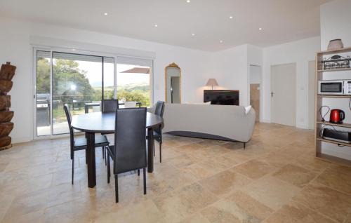 Petreto-Bicchisano Casa | Cozy Home In Petreto-Bicchisano