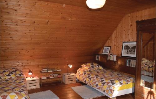 Plourivo Casa | Cozy Home In Plourivo With Kitchen