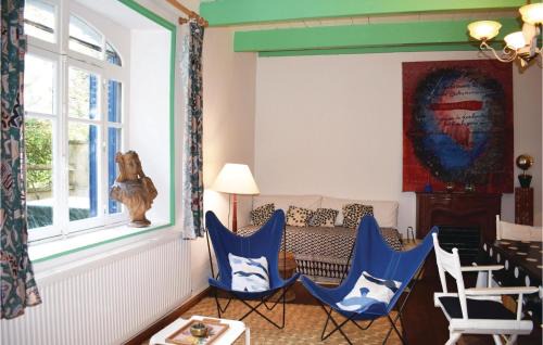 Plourivo Casa | Cozy Home In Plourivo With Kitchen