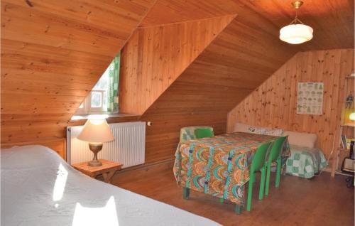 Plourivo Casa | Cozy Home In Plourivo With Kitchen