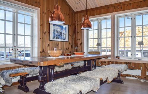 Atra Casa | Cozy Home In Rjukan With House A Mountain View