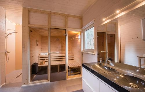 Ruhla Casa | Cozy Home In Ruhla With Kitchen