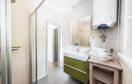 Ruhla Casa | Cozy Home In Ruhla With Kitchen