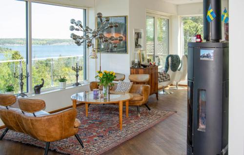 Saltsjobaden Casa | Cozy Home In Saltsjöbaden With Sauna