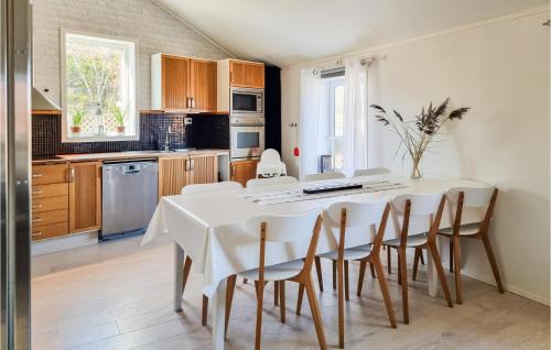 Skaerhamn Casa | Cozy Home In Skärhamn With Wifi