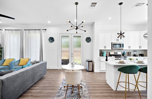 Riverside Terrace Casa | Cozy Home Near MedCenter, Uptown, & Downtown