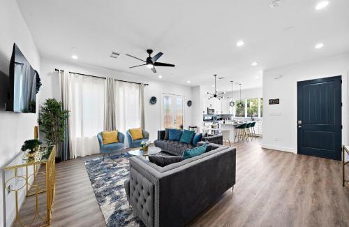 Riverside Terrace Casa | Cozy Home Near MedCenter, Uptown, & Downtown