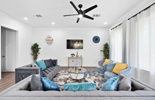 Riverside Terrace Casa | Cozy Home Near MedCenter, Uptown, & Downtown