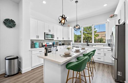 Riverside Terrace Casa | Cozy Home Near MedCenter, Uptown, & Downtown