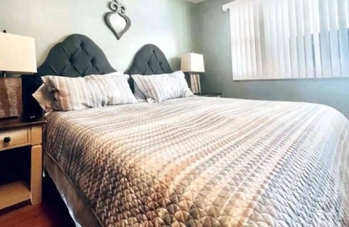 Oxnard Casa | cozy home near the beach, walk to the Naval Base Port Hueneme