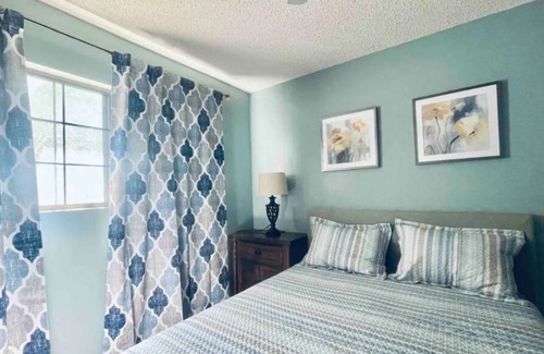 Oxnard Casa | cozy home near the beach, walk to the Naval Base Port Hueneme