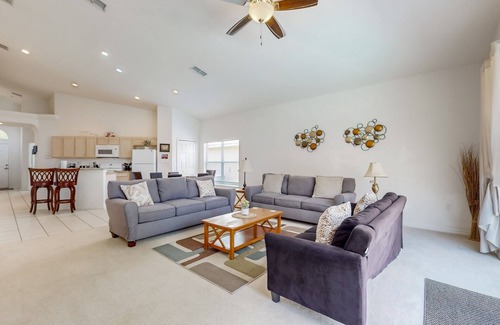 Marbella Casa | Cozy home near theme parks, WiFi, private pool & W/D, pool table