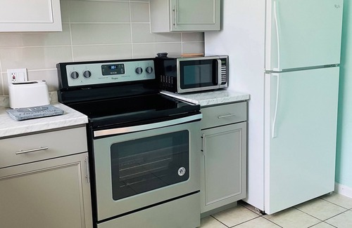 Redington Beach Casa | Cozy home near white sandy beach & Florida sunsets!