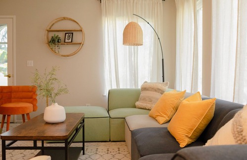 Mariposa Casa | Cozy Home on 5-acre land with a River and Office!