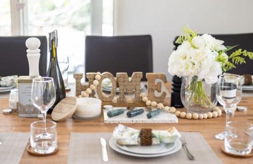 Indooroopilly Casa | Cozy Home Prime Spot and Near Shops
