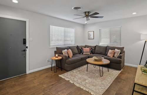 Handley Casa | Cozy Home - Private parking, AT&T, Ranger Stadium