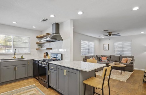 Handley Casa | Cozy Home - Private parking, AT&T, Ranger Stadium