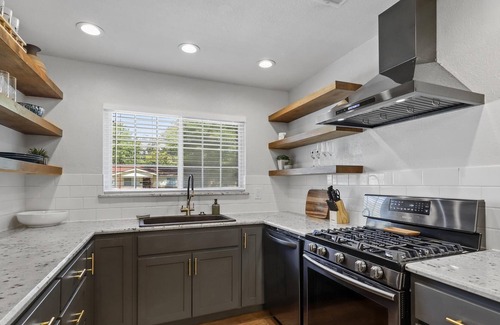 Handley Casa | Cozy Home - Private parking, AT&T, Ranger Stadium