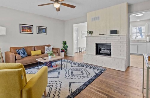 Independence Casa | Cozy Home Quiet Mins from KC Attractions