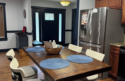 Gatlinburg Cabaña | Cozy/Home Serenity at It's Best. Come Stay Awhile-1 Mi From Gatlinburg Parkway!