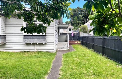 Hillsborough Casa | Cozy Home Stay at Hillsborough Road - Auckland City